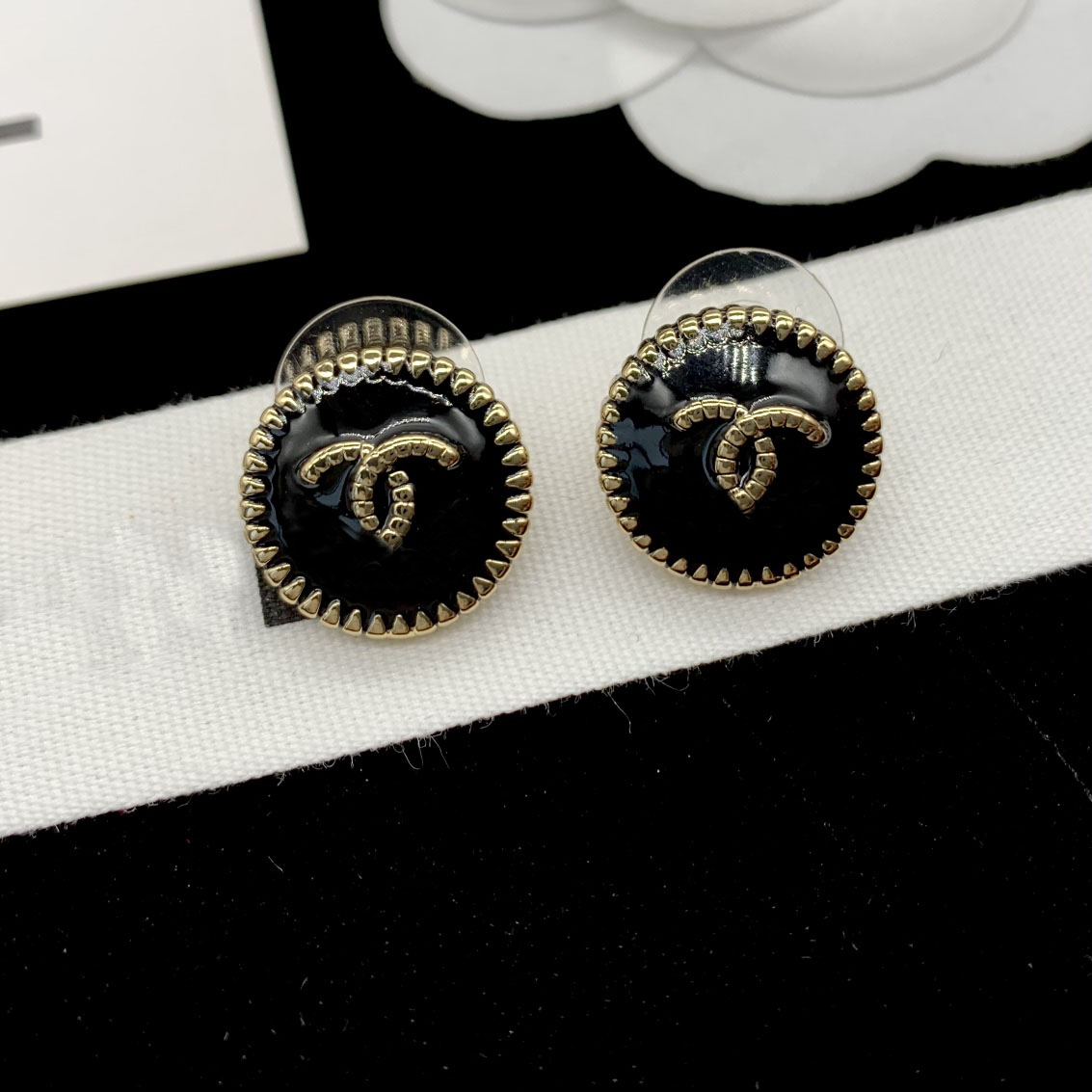 High quality and fashionable round earrings wear-resistant and colorfast women's earrings jewelry ceramic enamel craftsmanship electroplated 18k gold