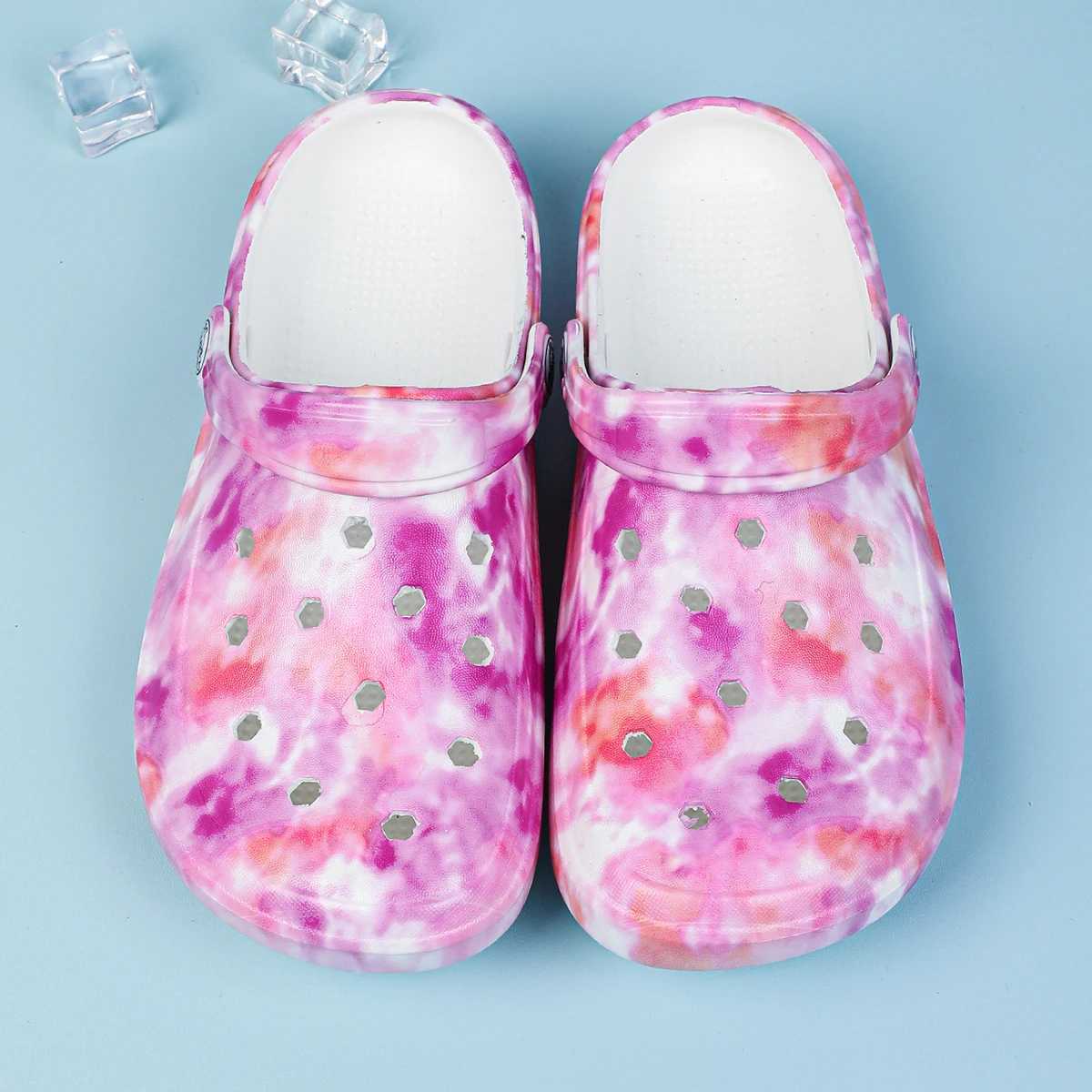 New Arrival Womens Graffiti Pattern Clock Summer Leisure Hollow Design Garden Shoes Comfortable Skating Beach Shoes T250407
