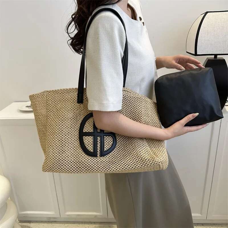 Hollow Out Straw Knitting Tote Large Capacity Handmade Shoulder Handbag Women 2025 Designer Casual Beach Bag Ethnic Style