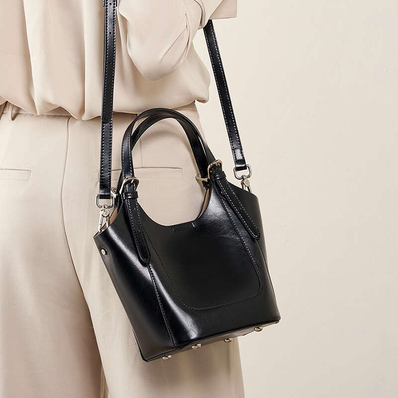 Bag For Women In Spring And Summer 2025, Niche Lake Green Hand-Held Crossbody Baozi Mother Bag, Cowhide Commuting Vegetable Basket Bag