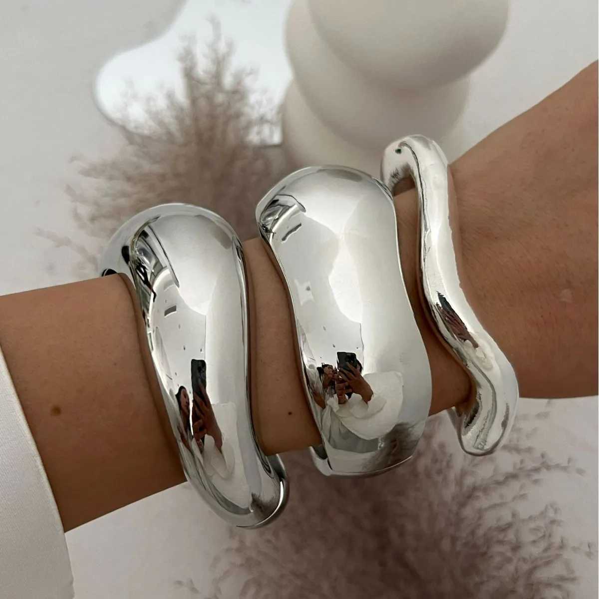KMVEXO Punk Vintage Irregar Chunky Cuff Bangles for Wen Statement Glossy Bracelets Bangles Pseras Steampunk Men JewelryC250408