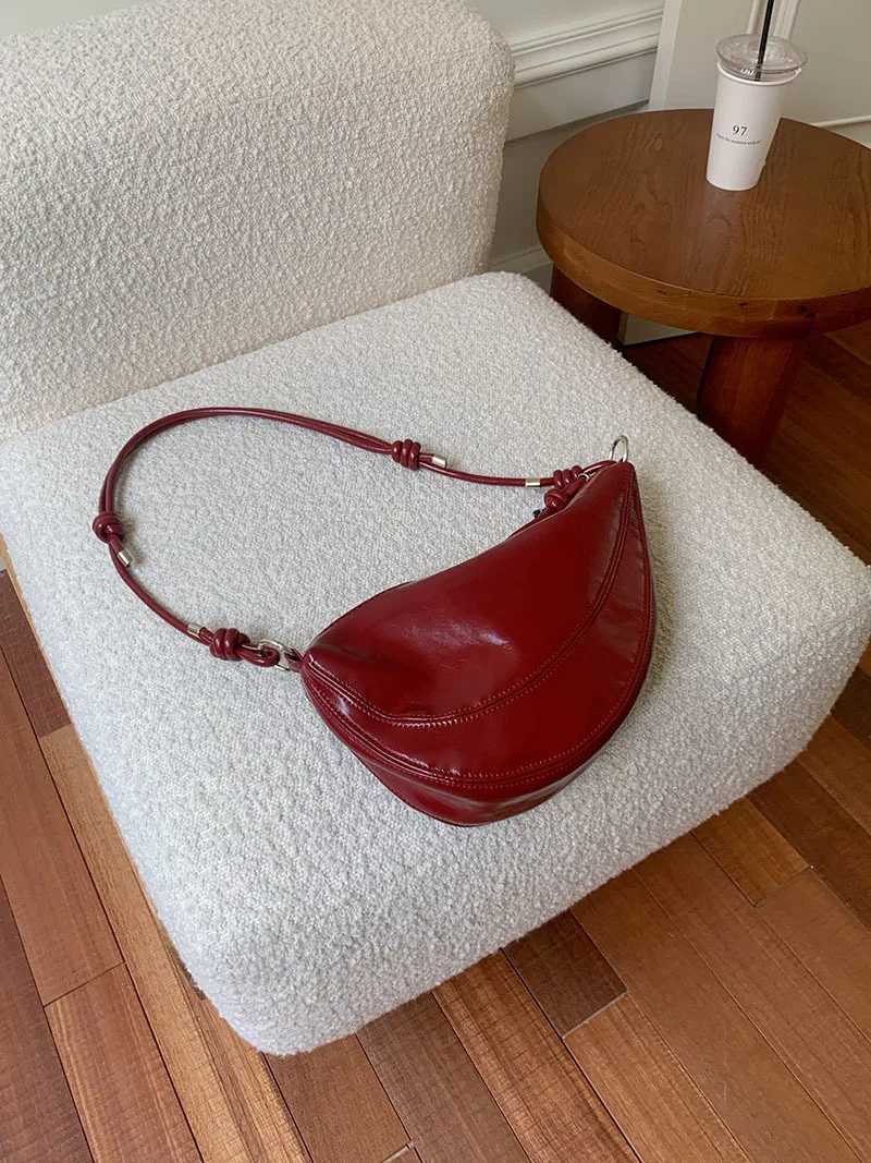 Niche Underarm Bag Womens Summer 2025 New Trend Fashion Saddle Bag Leisure Red Cross Body Bag Z250407