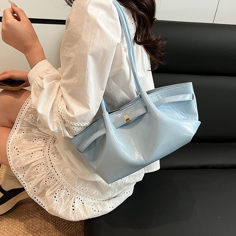 2025S New Model Designer Large Capacity For Women S Spring And Summer Versatile New Casual Niche Single Shoulder Armpit Pleated Commuting Tote Bag Tot
