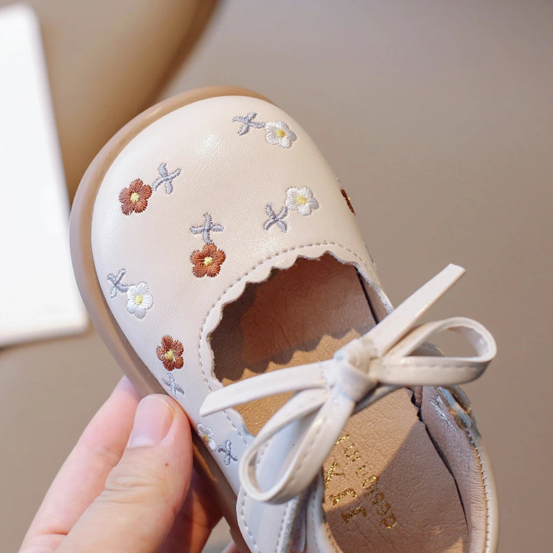 Little Girl Embroidered Flower PU Leather Shoes Childrens Solid Color Mary Jane Flats Baby Versatile Princess Dress Shoes 21-30 250407