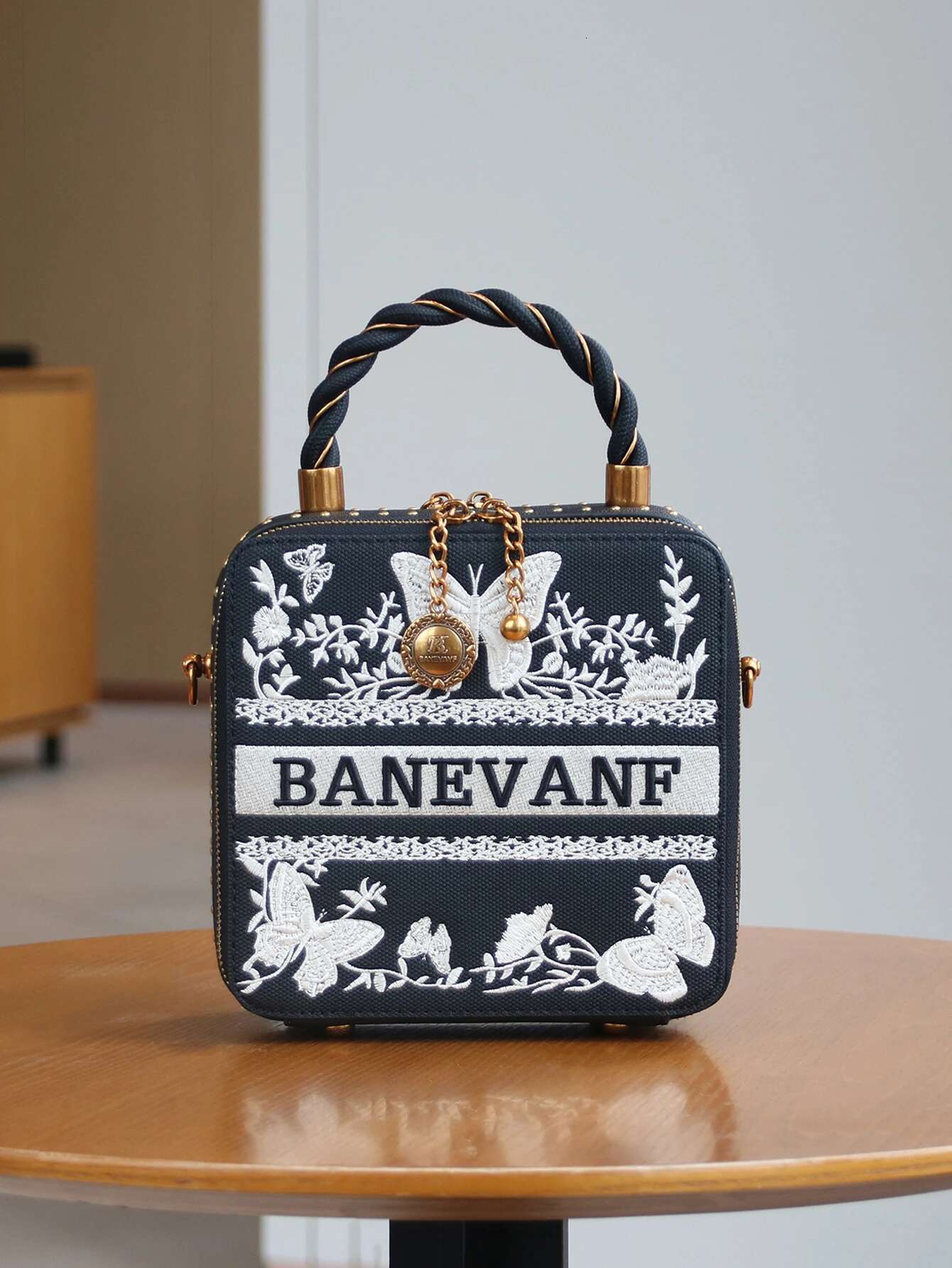 New Chinese Embroidery Box, Small Square Bag, 2025, New Fashion High Sense, Popular Handbag, One-Shoulder Diagonal Fema