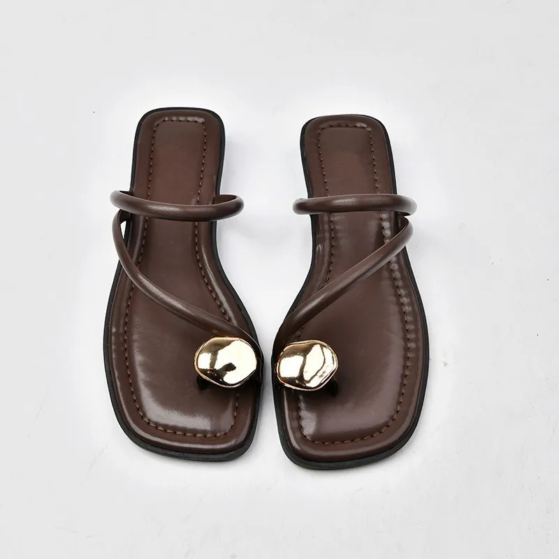 womens toe clamped slippers for womens summer outdoor wear metal buckle flat bottomed beach sandals 250408