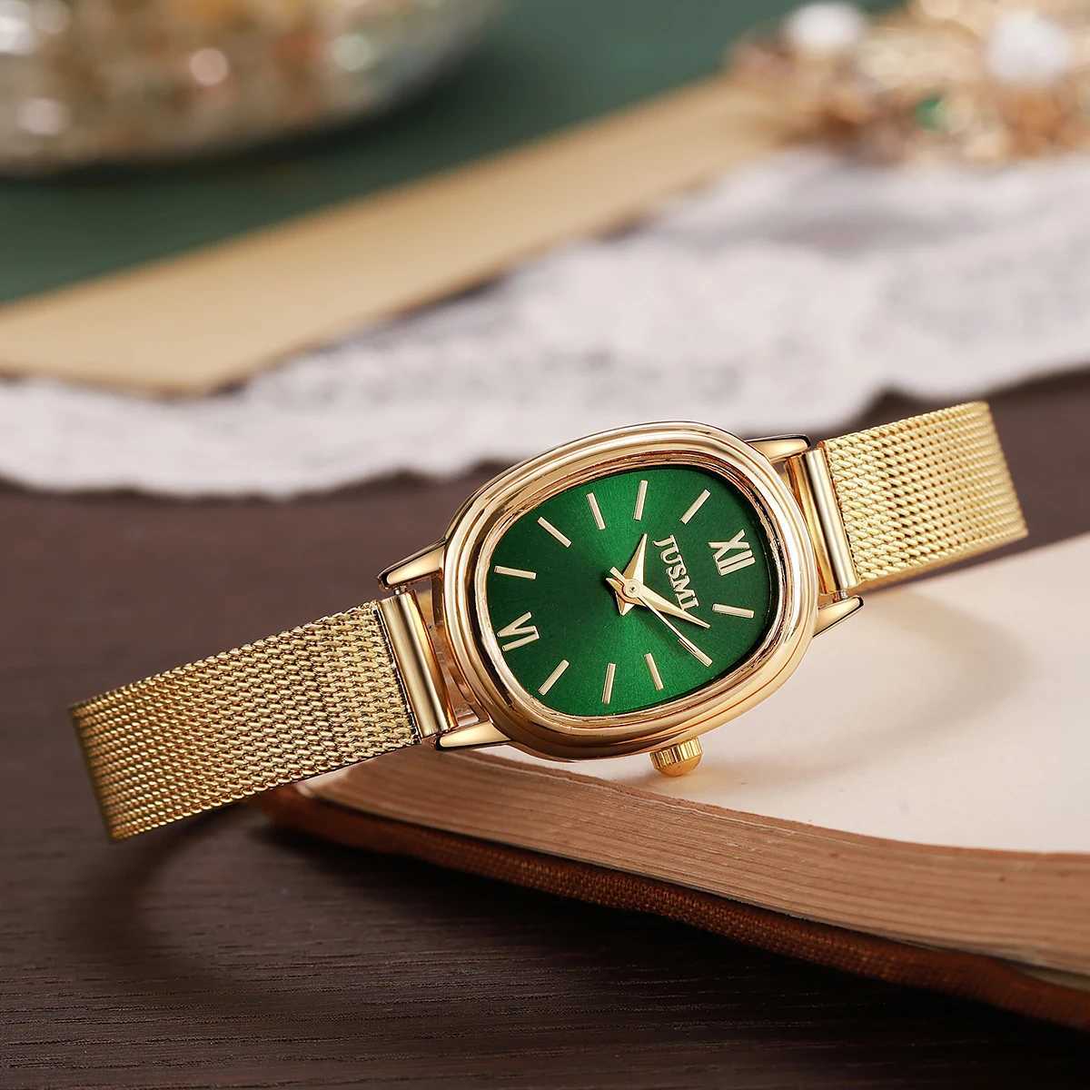 Ladies new oval steel strap quartz watch with rectangular scale high-end atmosphere and fashion trend.T250408