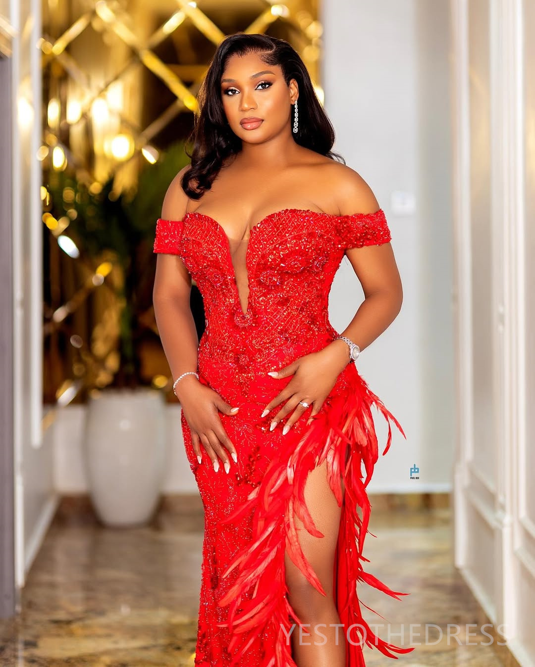 2025 Plus Size Red Prom Dress Mermaid Prom Dresses Evening Formal Gowns Off Shoulder Feather Side Split Beaded Lace Birthday Second Reception Gowns Fo