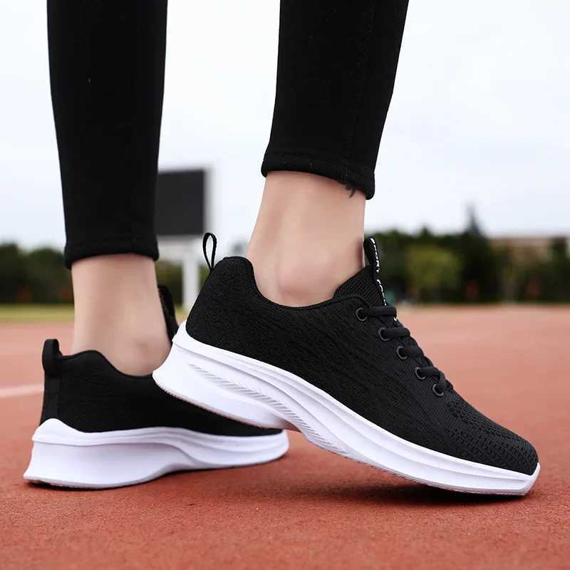Womens mesh breathable sports shoes fashionable lightweight running shoes womens outdoor sports shoes flat Casua W250407