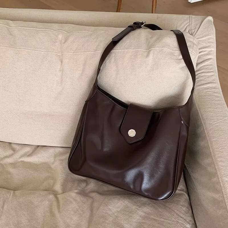 Autumn Women Retro Style Shoulder Tote Bags With Large Capacity Female New Fashion High Quality Handbag For Crossbody Carrying
