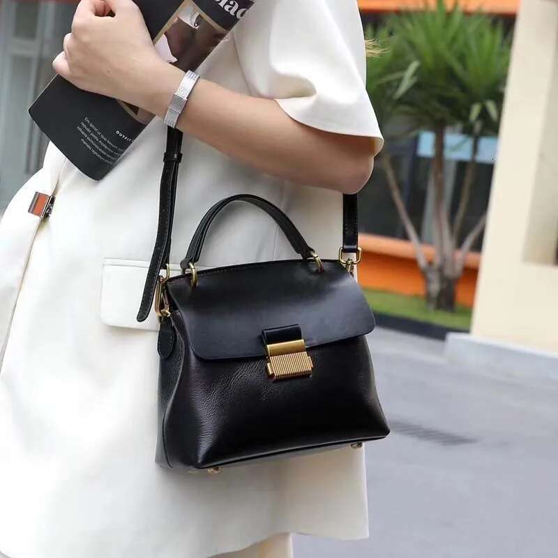 2024 Vintage Cow Leather Women Handbags Quality Messenger Satchels Fashion Commuter Shoulder Crossbody Bag Solid Color