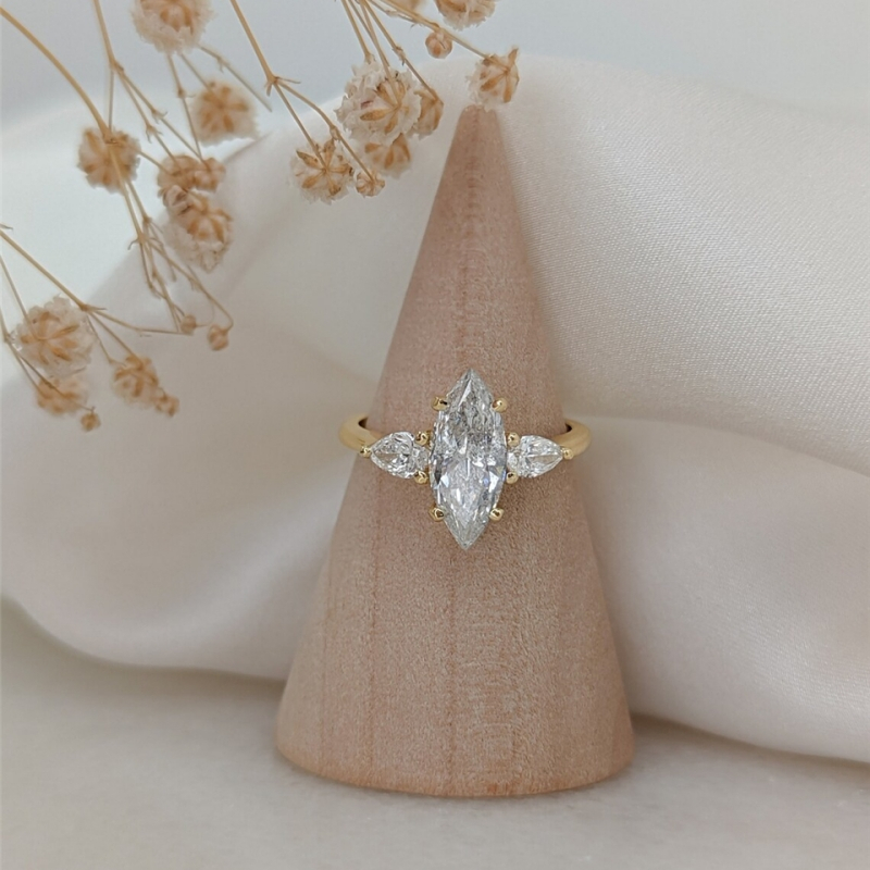 Jewelry 18 Yellow Gold 1.5 Carat Marquise Lab Grown Diamond With Two Pear Cut Engagement Rings For Women IGI E VS1 CVD Diamond Womens Gold Ring