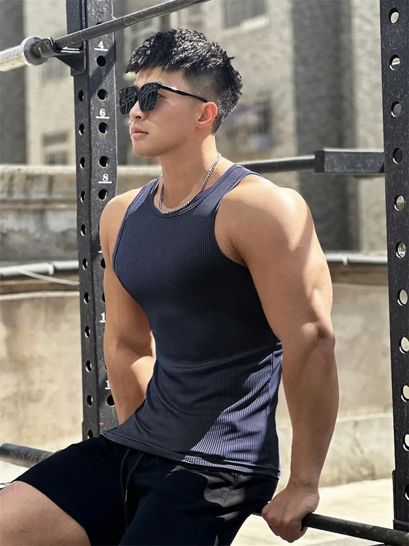 Mens elastic striped round neck oversized sleeveless T-shirt for gym running training fitness vest 250403