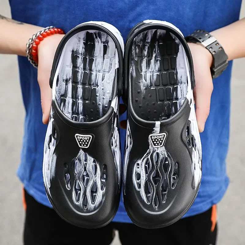 New Arrival Mens summer shoes mens hole sandals hollow breathable flip sandals fashionable beach slippers T250407