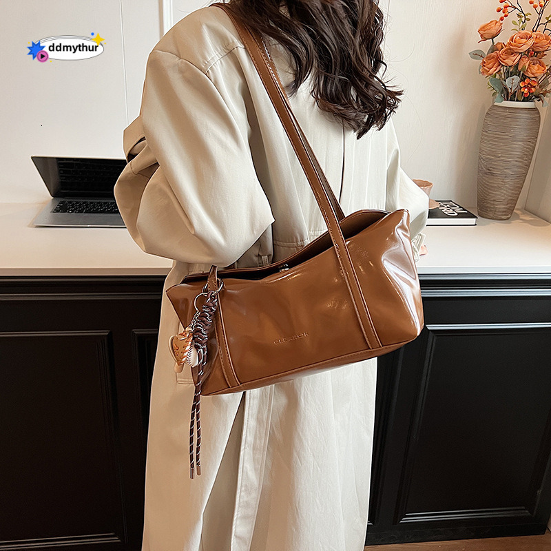 Oil wax leather Korean style minimalist INS flip underarm design, casual and versatile shoulder bag, large capacity tote bag ddmythur
