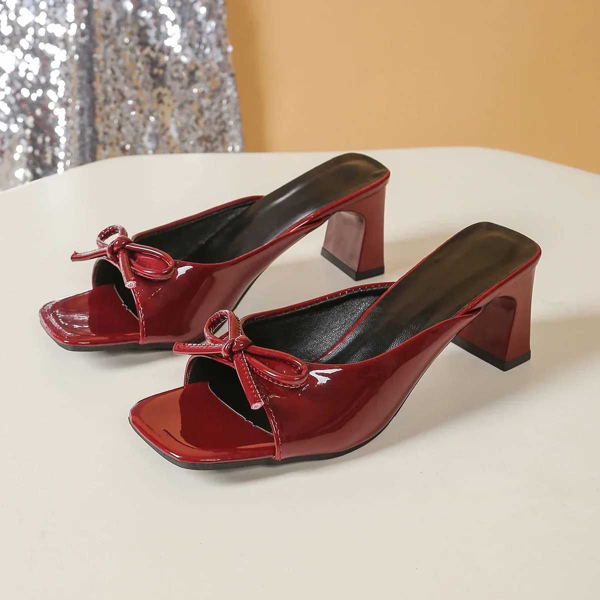 New comfortable low heel square toe sandals sweet bow silk thick heel slider suitable for womens clothing red slider blackXJ250407