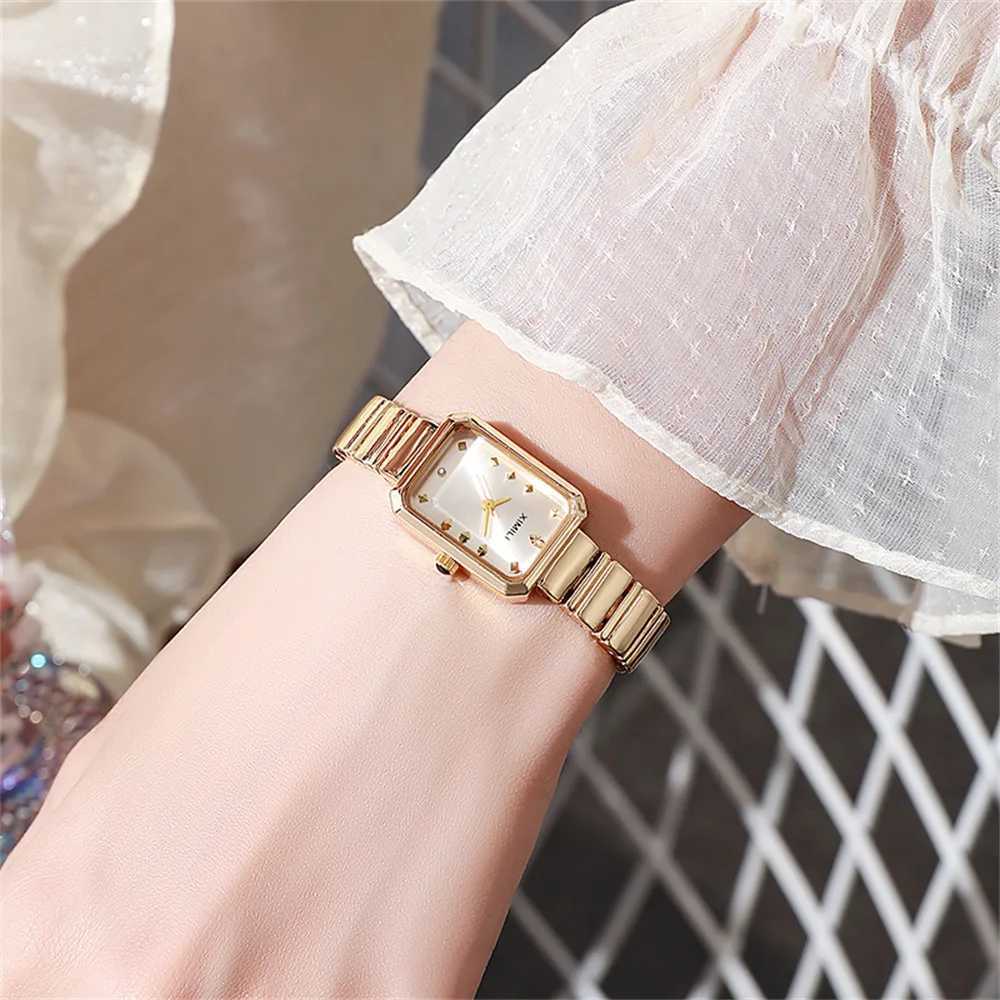 Womens Gold Square Watch Simple Korean Edition Female Student Fashion Stainless Steel Bracelet Quartz Watch Clock GiftT250408