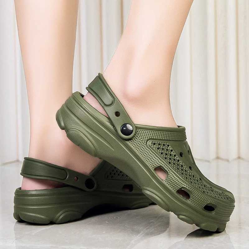 New Arrival Classic Mens Clogs Unisex Mens Garden Shoes Outdoor Soft Lipless Beach Sandals Mens Hole Shoes New EVA Breathable Smooth Shoes T250407