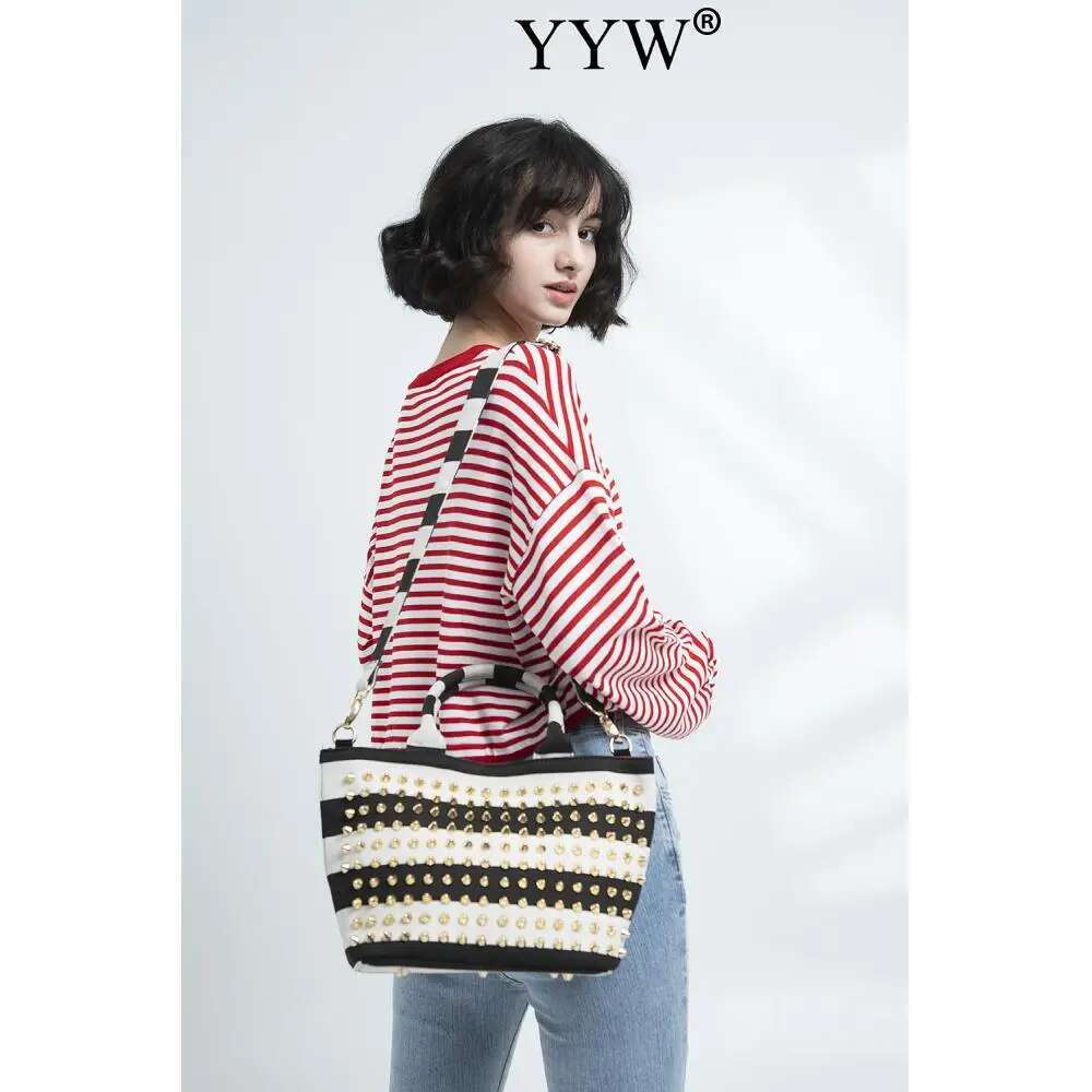 Rivet Designer Women' Large Capacity Shoulder High Quality Pu Leather Handbags And Purse Female Retro Tote Bags