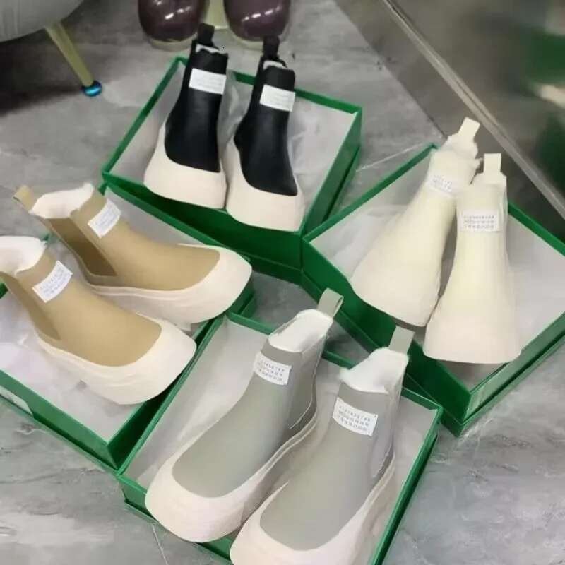 2025 Women's Winter White Fur Ankle Anti slip Thick Warm Cotton Short Boots Designer Women's Suitable for Various Occasions1