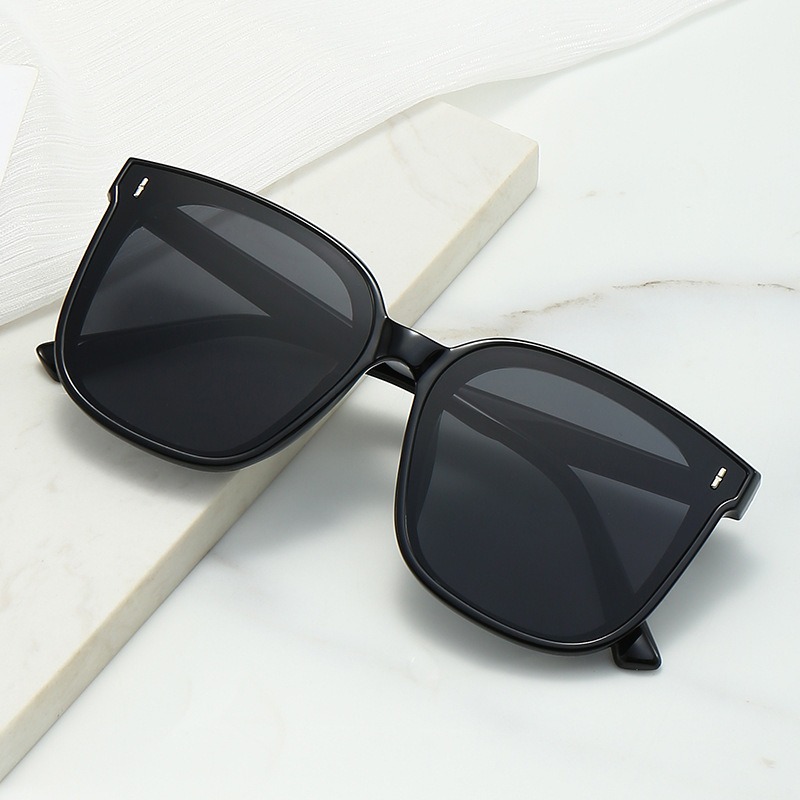2025 Hot new free shipping designer glasses for mens womens sunglasses Large frame summer sunscreen sunglasses