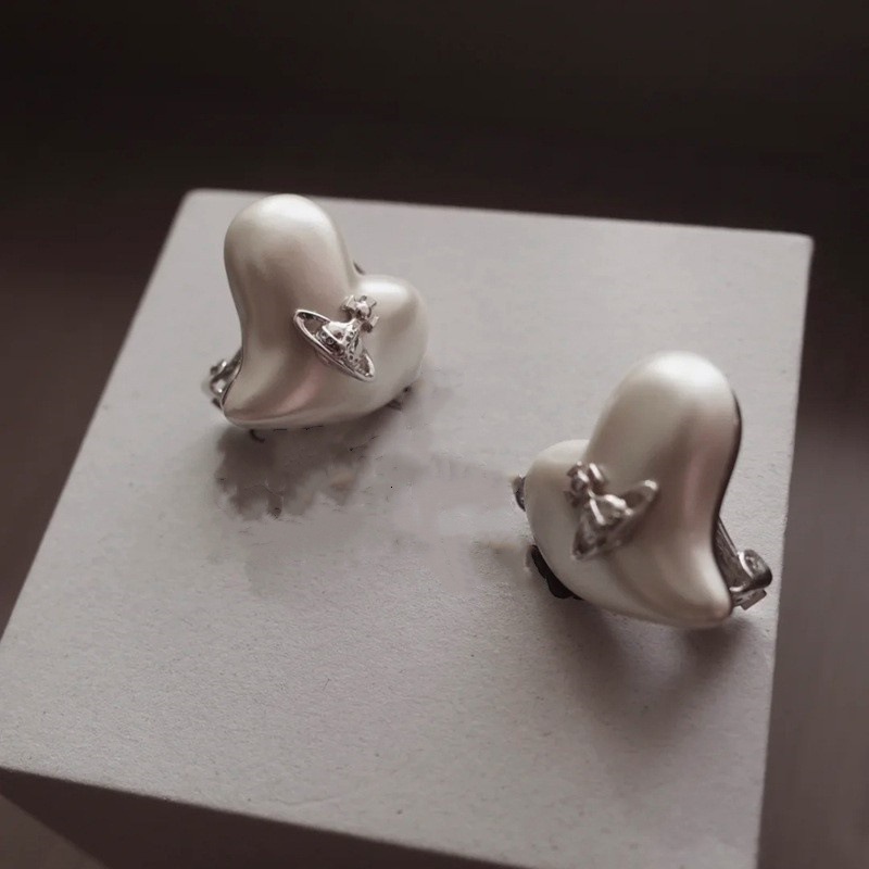 Designer Viviennen West Wood French Design Sense Saturn Love Pearl Earrings Planet Shape Exaggerated Personality Peach Heart Silver Needle Earrings Female Earrin