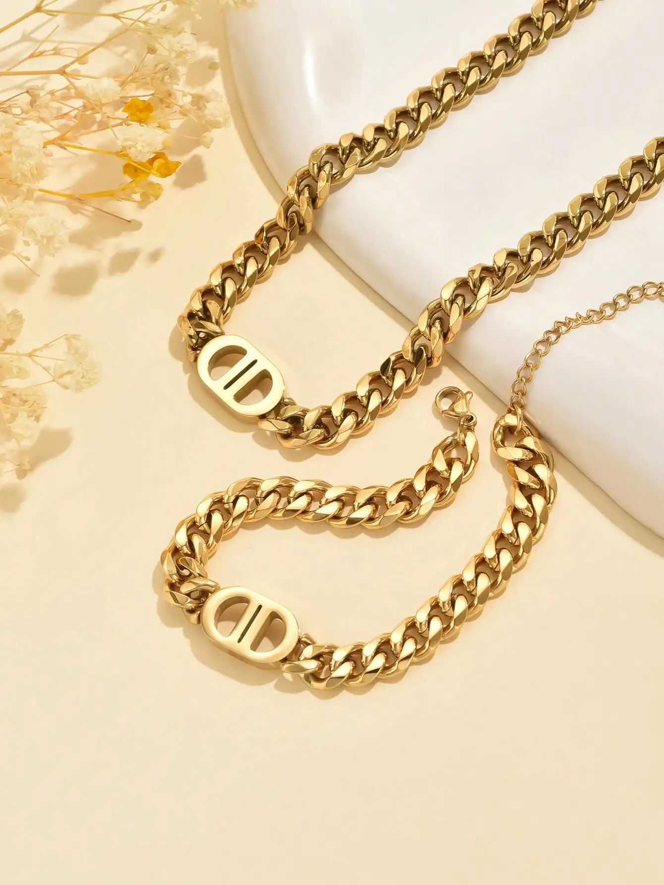 Fashionable double D-chain stainless steel necklace bracelet can be worn by both men and womens party jewelry Y250408