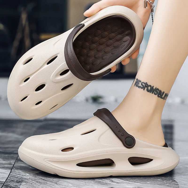 New Arrival Crocodile Mens Summer Family Slide Breathable Non slip Mens Soft Bottom Sandals with Empty Heart Drainage River Beach Shoes T250407
