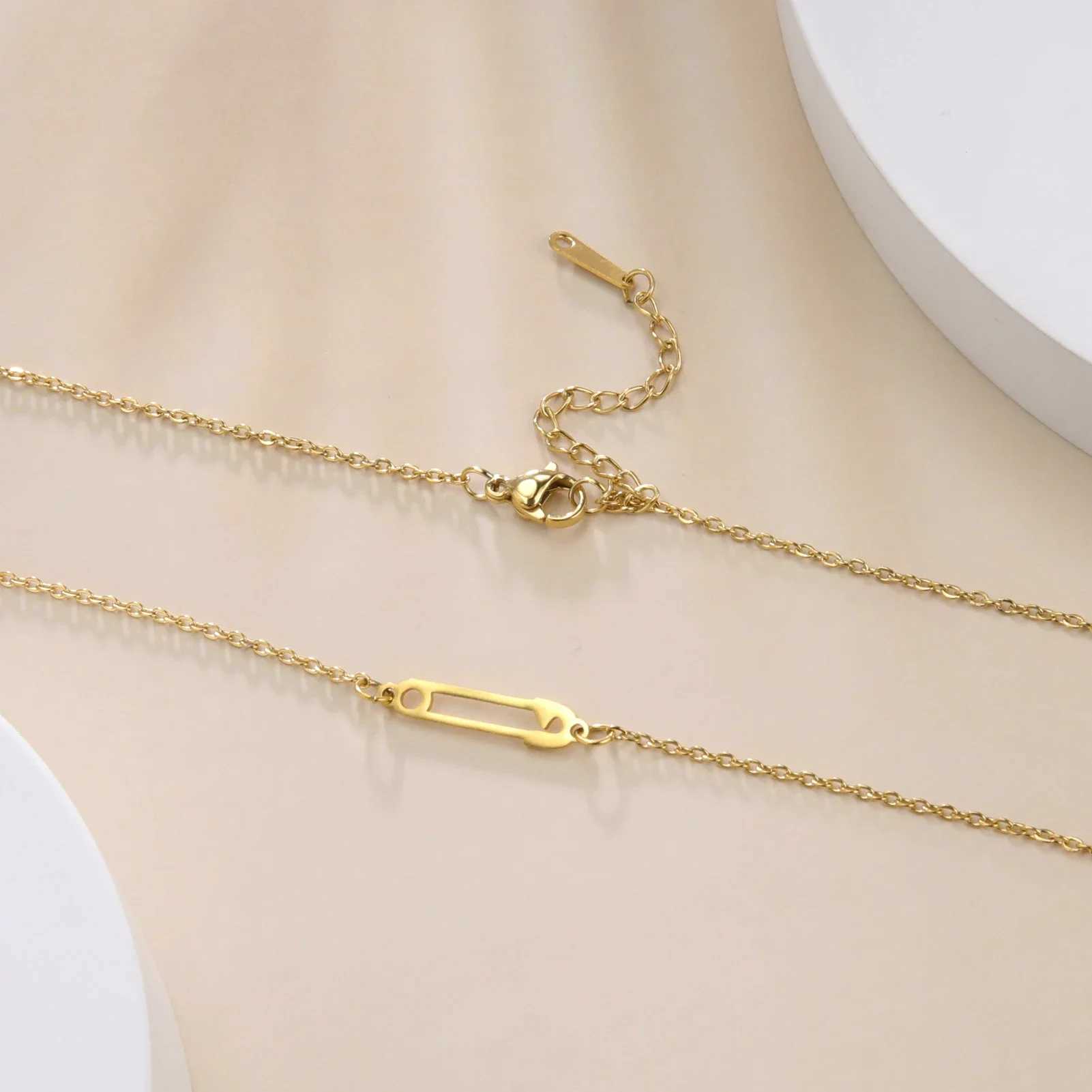 Skyrim Paper Clip Pendant Stainless Steel Necklace Womens Fashion Personty Minimst Jewelry New 2025C250407