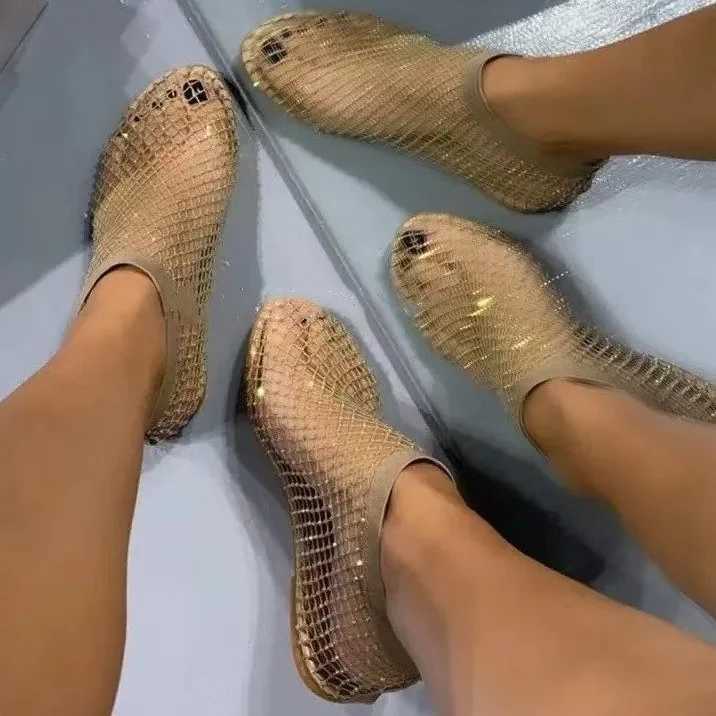 New Arrival New Womens Luxury Brand Round Flat Sandals Summer Hollow Short Boots Water Diamond Sexy Flat Shoes T250407