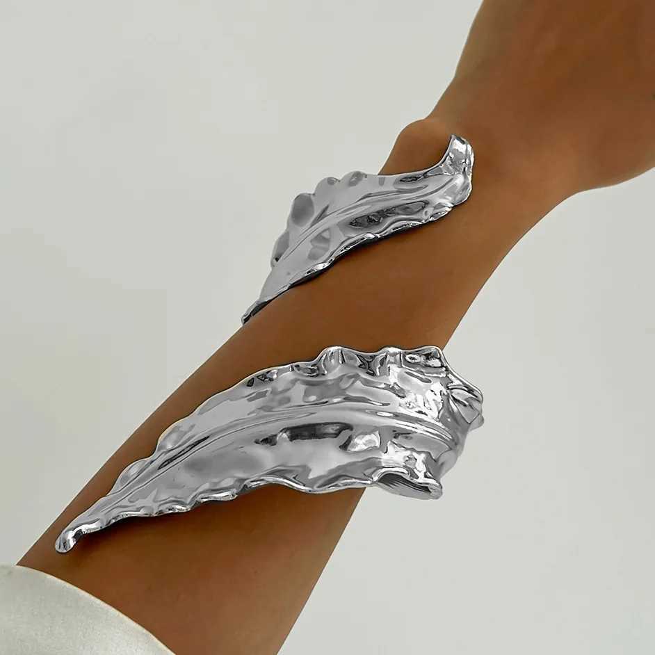 DIEZI Luxury Gold Color Metal Leaves Cuff Bangles for Wen Men Exaggerated Punk Geetric Wr Bangle Bracelet Party JewelryC250408