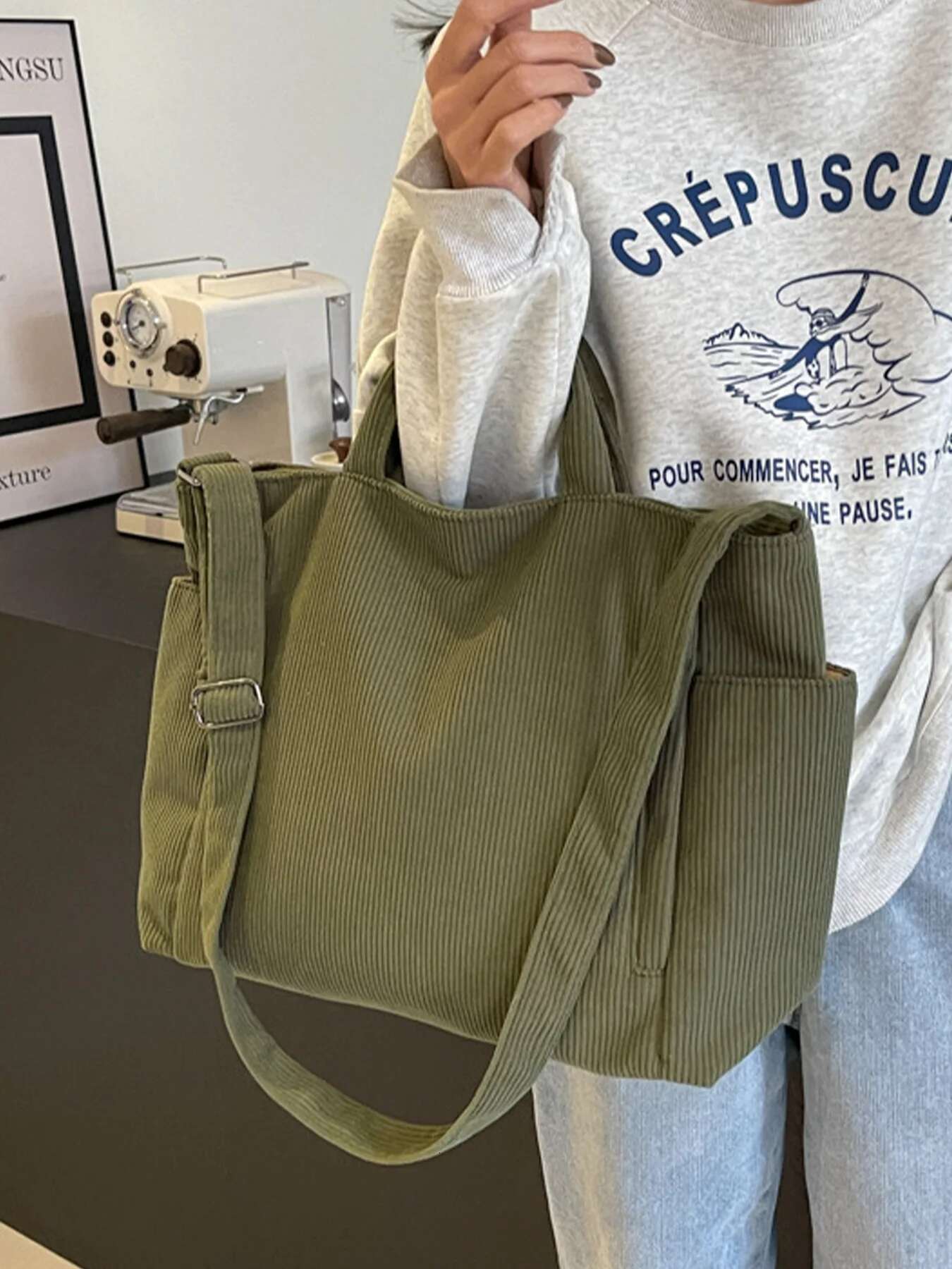 Fashion Versatile Shoulder Bag College Wind Commuting Corduroy Square Bagunisex Large Capacity Leisure Portable Crossbody Bag Dh
