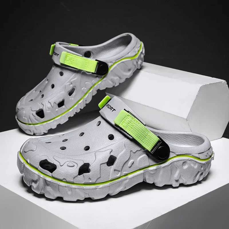 New Arrival Mens summer shoes mens perforated sandals hollow breathable flip sandals fashionable beach slippers large-sized 47 T250407