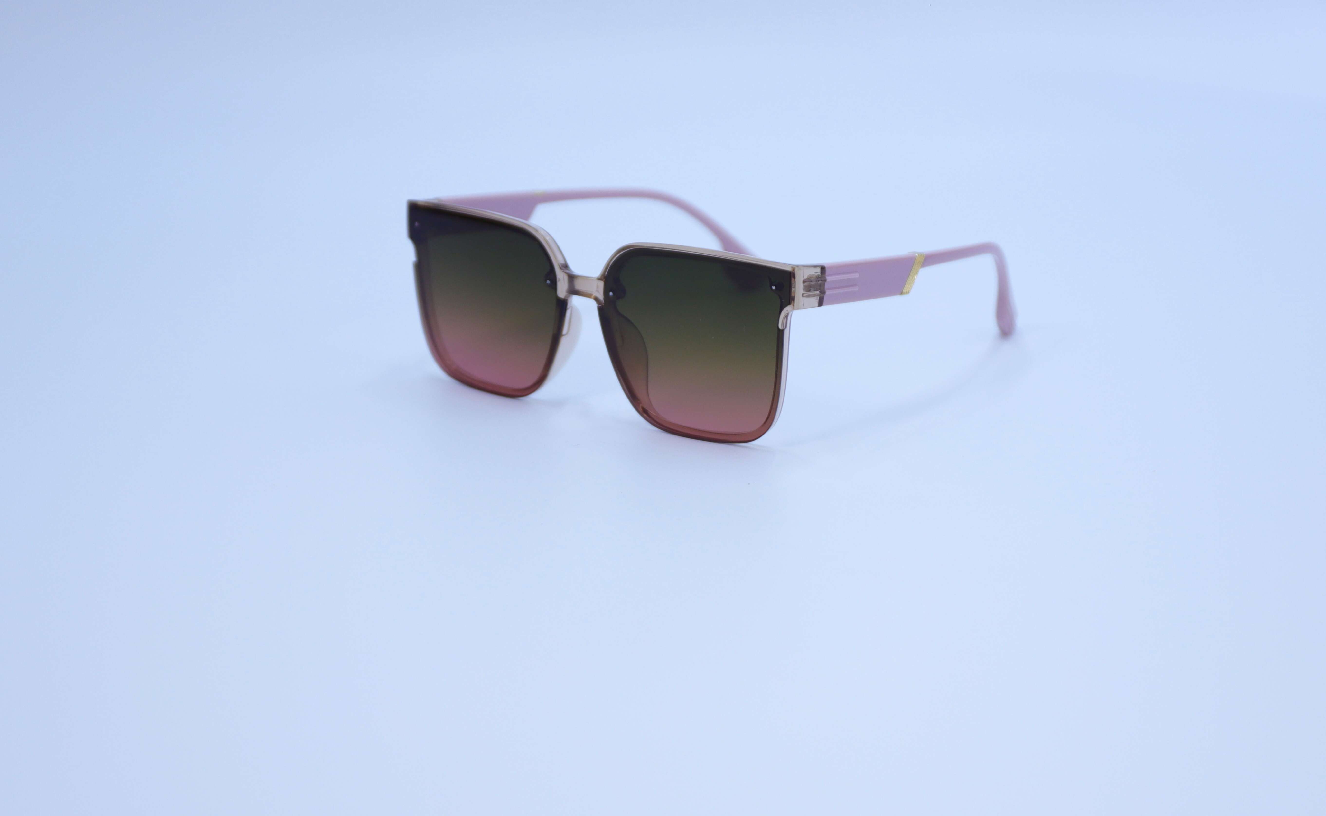 Women's Latest Large Frame UV Protected Sunglasses for Outdoor Street Photography Fashionable Eyewear