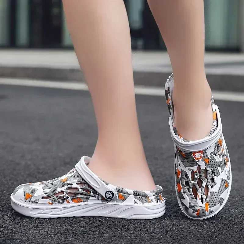 New Arrival Mens summer shoes mens hole sandals hollow breathable flip sandals fashionable beach slippers anti slip EVA soles T250407