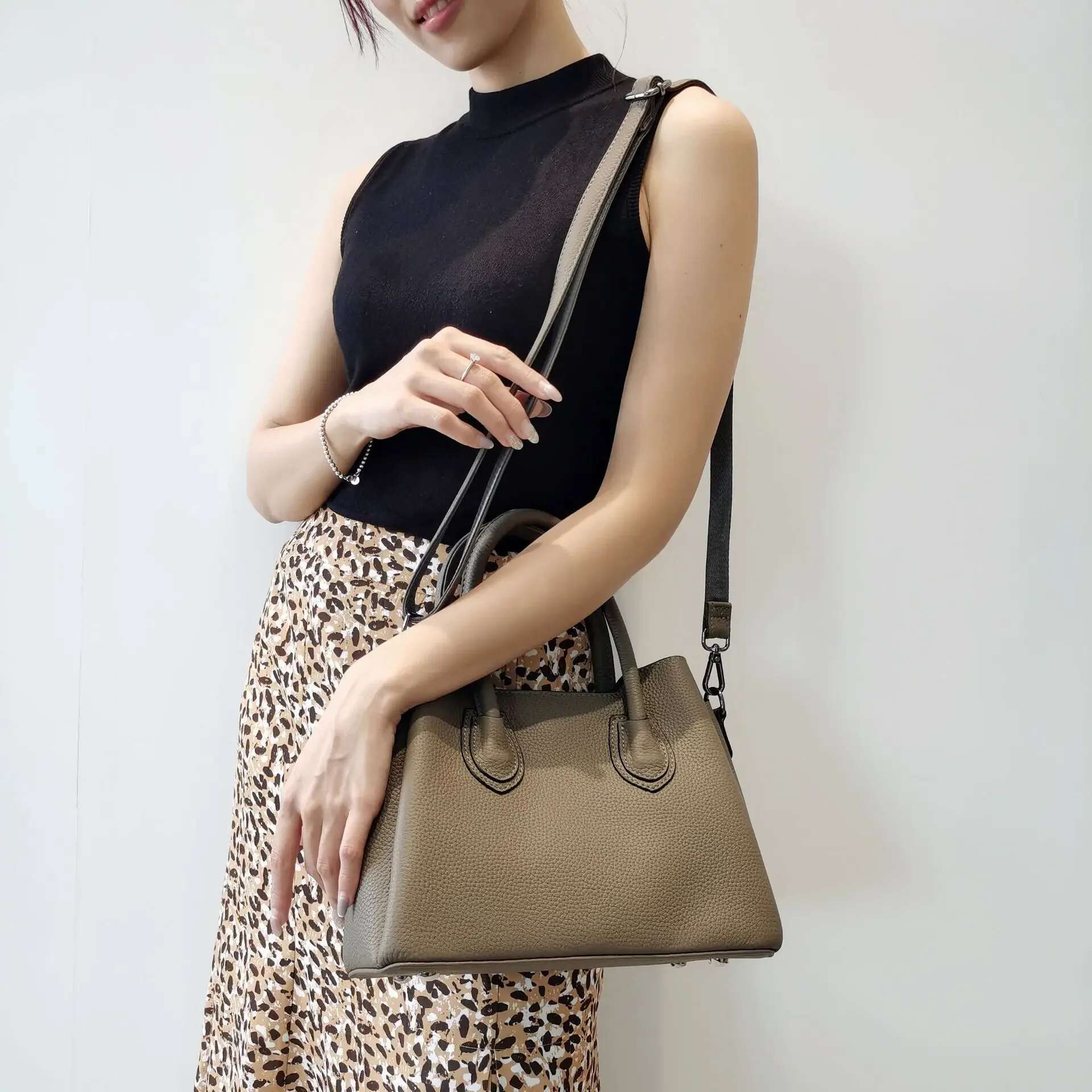 New Fashion Full Grain Cowhide Leather Women's Tote Orange Roomy Deisgn Ladies Handbag Large Shoulder Bag Dropship