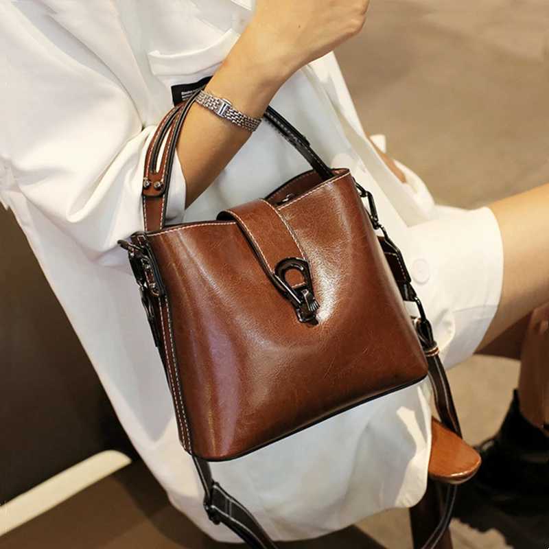 New Arrival Toptrends leather bucket small shoulder cross body womens bag new trend designer wide shoulder strap handbag womens handbag T250407