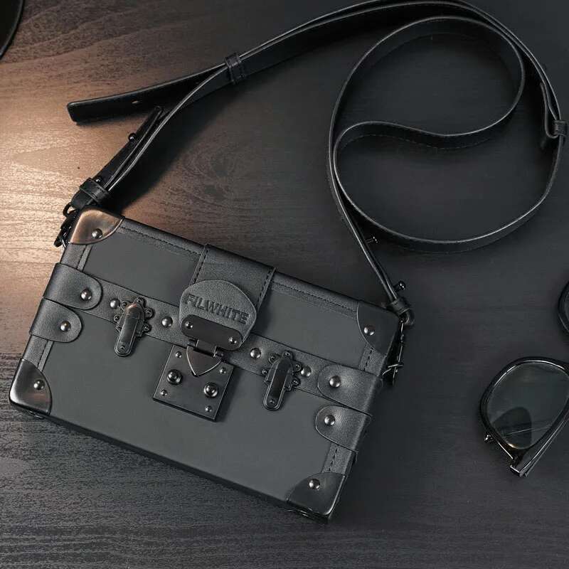 2025 Men's Shoulder Messenger Bag Sg Husband Trendy Couple Bags Boys Small Square Leather Side Crossbody Man Vintage