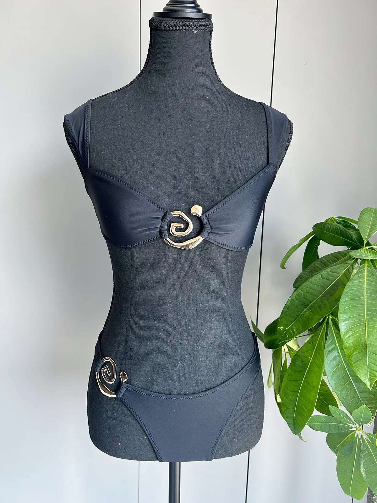 Dongdumaoyi Sexy Push Up Bikinis Sets Women Black Metal Designer Micro Swimsuit Brazilian Cut Out Bathing Suit Thong Swimwear Biquini