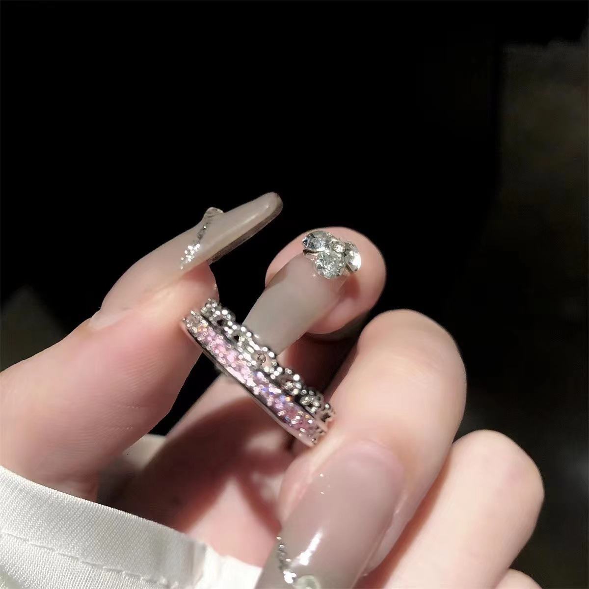 Wealthy heiress with ethereal charm, pink diamond heart female opening ring, beautiful woman's love for thorns ring