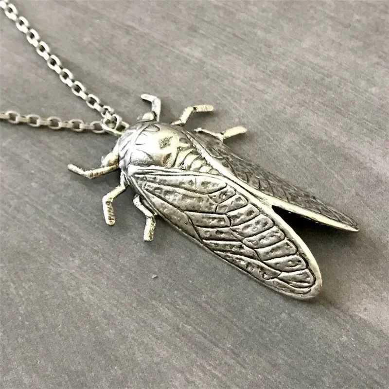 Fashion Retro Insect Cicada Pendant Necklace Metal Unisex Mens Halloween Party Jewelry Gift AccessoriesC250407