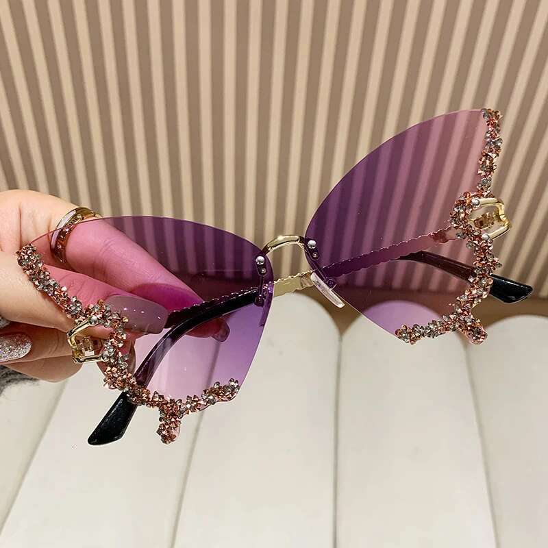 A Pair of Metal PC Trend Ins Net Red Butterfly Glasses Hair Fashion Street Shooting Catwalk Funny Sunglasses New