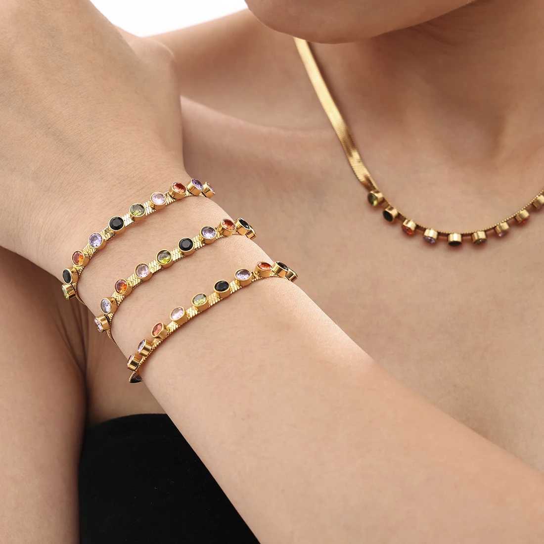Fashionable colored zircon stainless steel necklace suitable for women gold-plated snake chain round pendant luxury jewelry Y250408