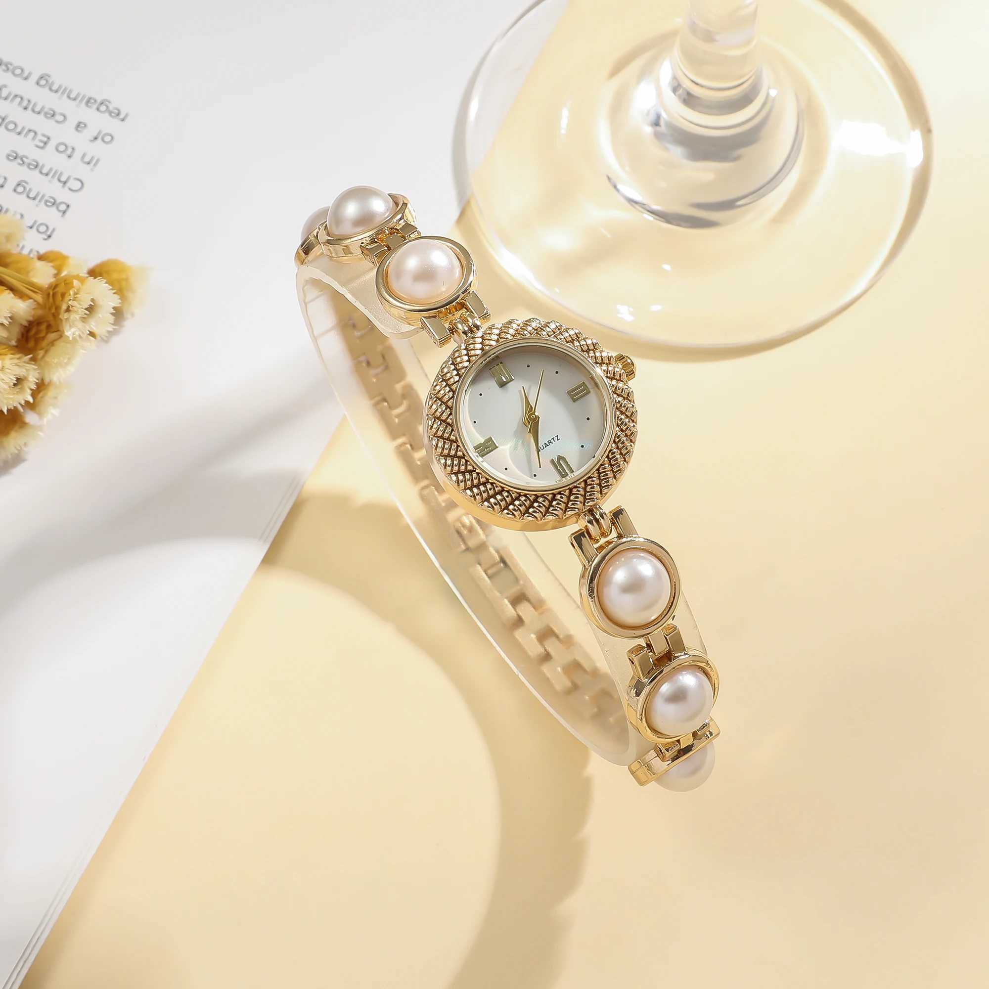 Ladies luxury compact hybrid diamond dot scale small dial pearl steel strip quartz watchT250408