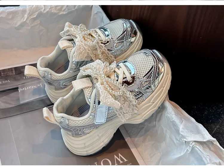 2022 Spring Fashion Childrens Sports Shoes Rheinstone Flash Childrens Outdoor Leisure Sports White Shoes Red Childrens and Girls Shoes W250407
