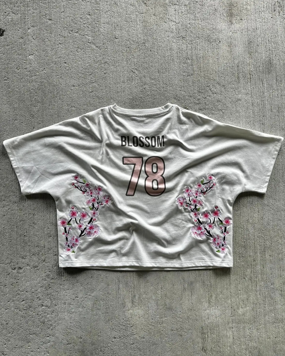 Y2K fashion retro cherry blossom graphic loose short sleeved Tshirt suitable for Harajuku men and women Gothic casual clown street wear 250408