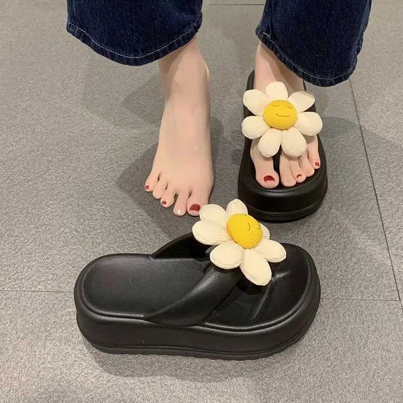 Womens summer cute flower slider womens indoor N-Slip sandals womens outdoor thick soled flip cover adult cute EVA sliderXJ250407