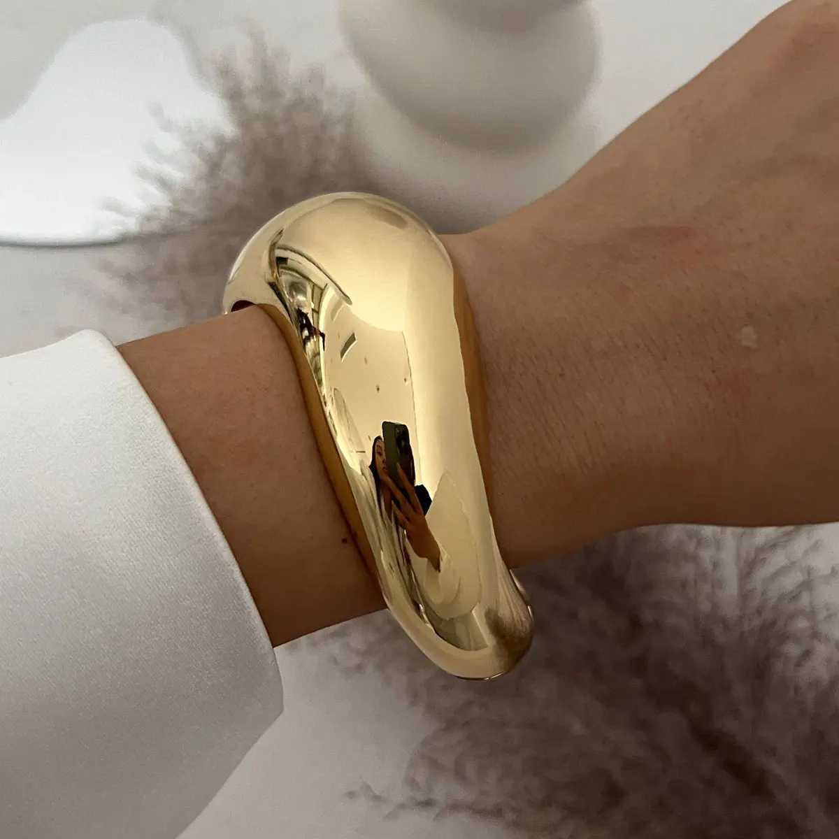 KMVEXO Punk Vintage Irregar Chunky Cuff Bangles for Wen Statement Glossy Bracelets Bangles Pseras Steampunk Men JewelryC250408