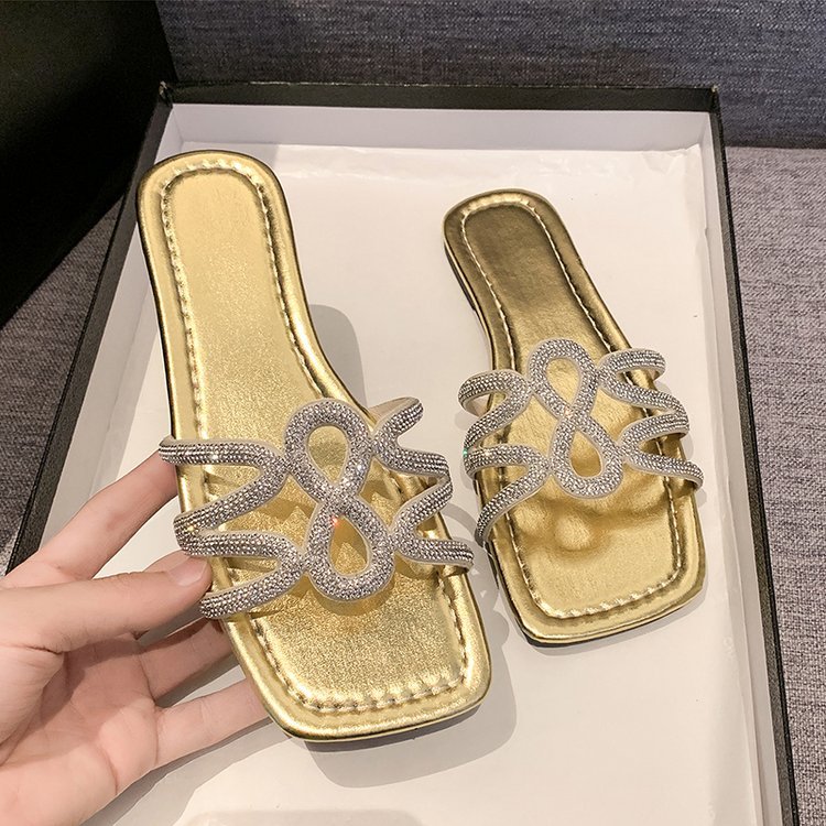 Women's 2025 summer new plus-size sandals outside to wear feet wide fat plus fat shoes flat slippers shoe size 35-42