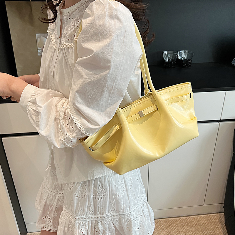 2025S New Model Designer Large Capacity For Women S Spring And Summer Versatile New Casual Niche Single Shoulder Armpit Pleated Commuting Tote Bag Tot